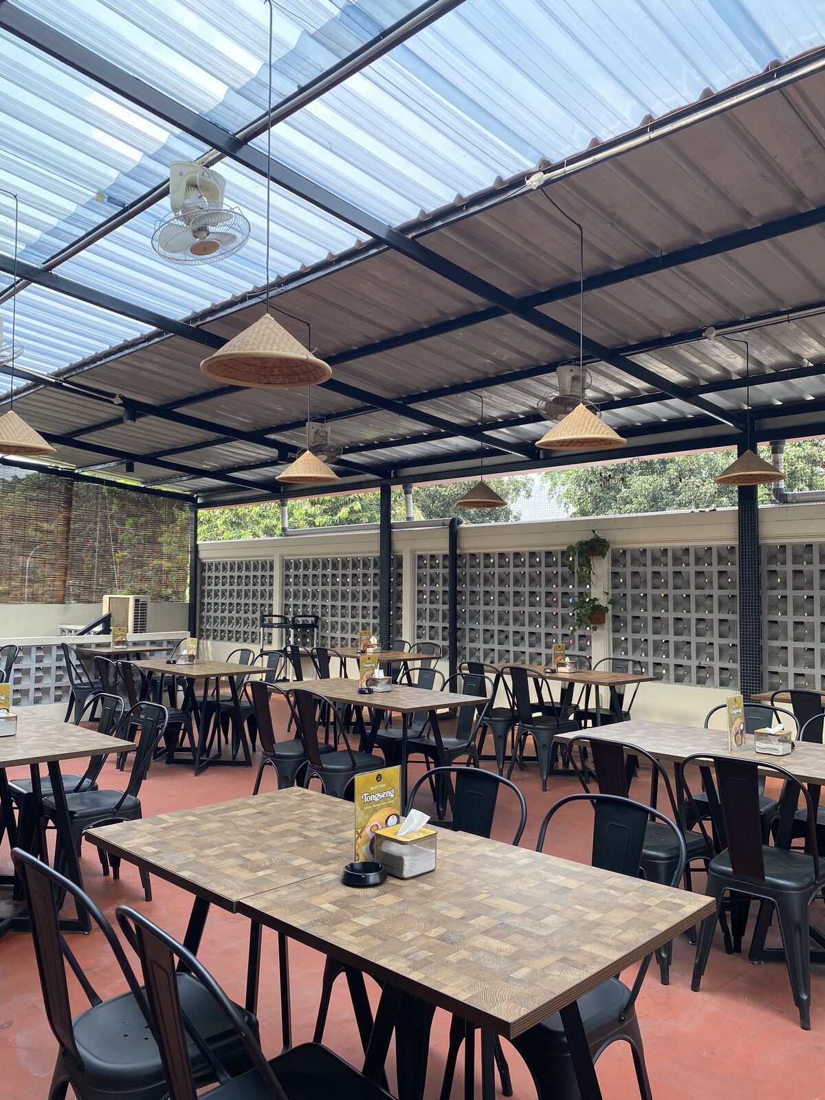 Suasana rooftop aktual Teras Jahe Cipayung